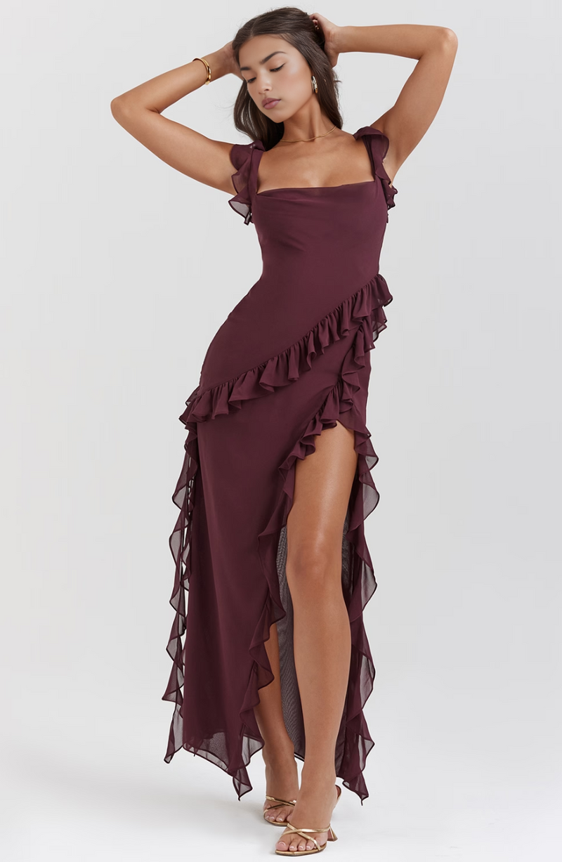Well Tailored Dress with a Graceful Silhouette