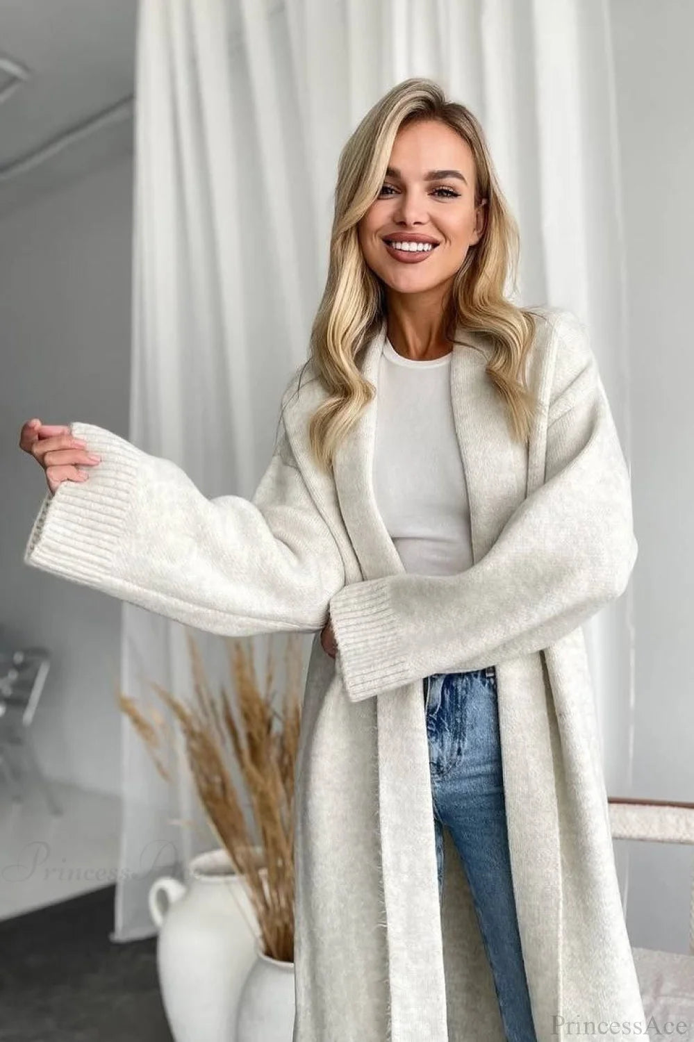 Elegantly Styled Cardigan for Everyday Wear