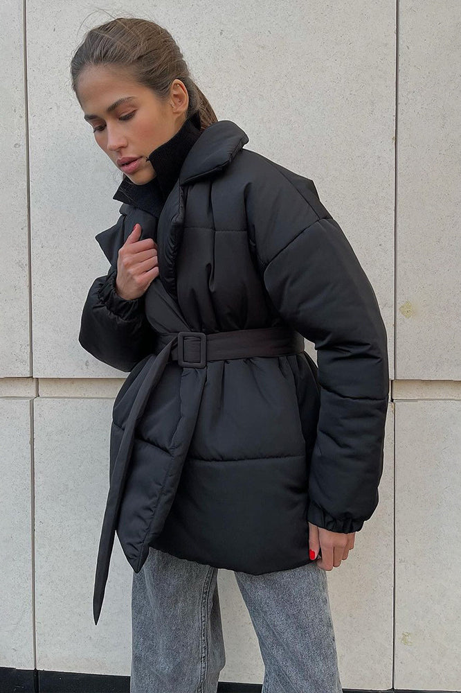 Well Tailored Coat with a Graceful Silhouette