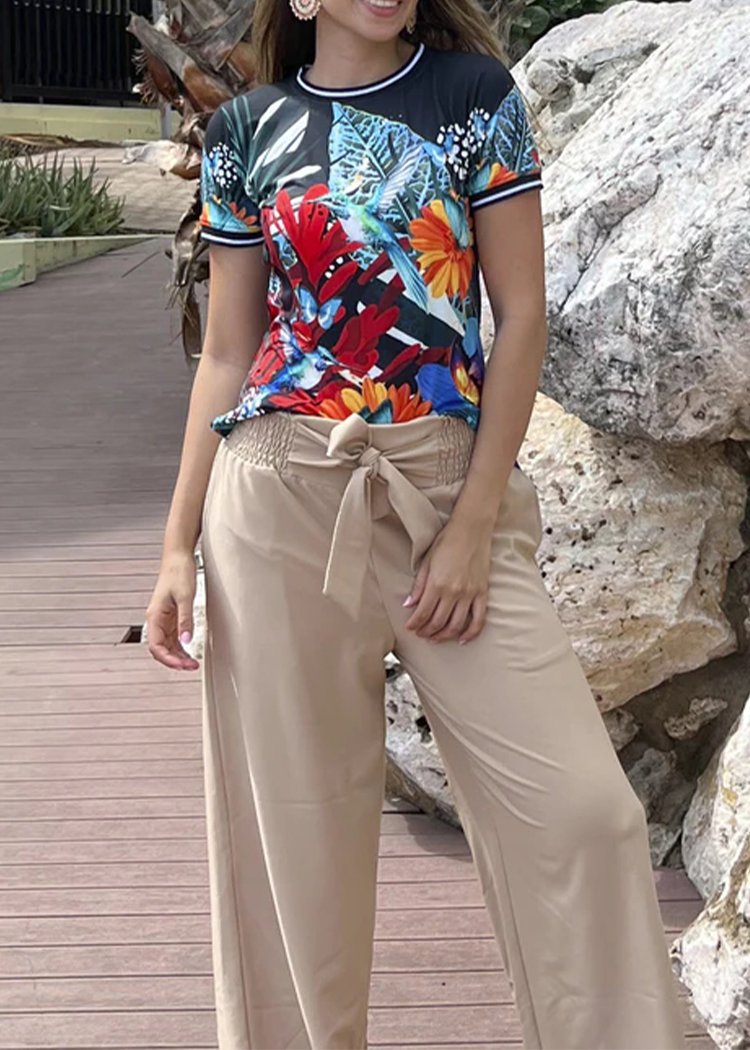 Effortlessly Elegant T-Shirt with a Timeless Design