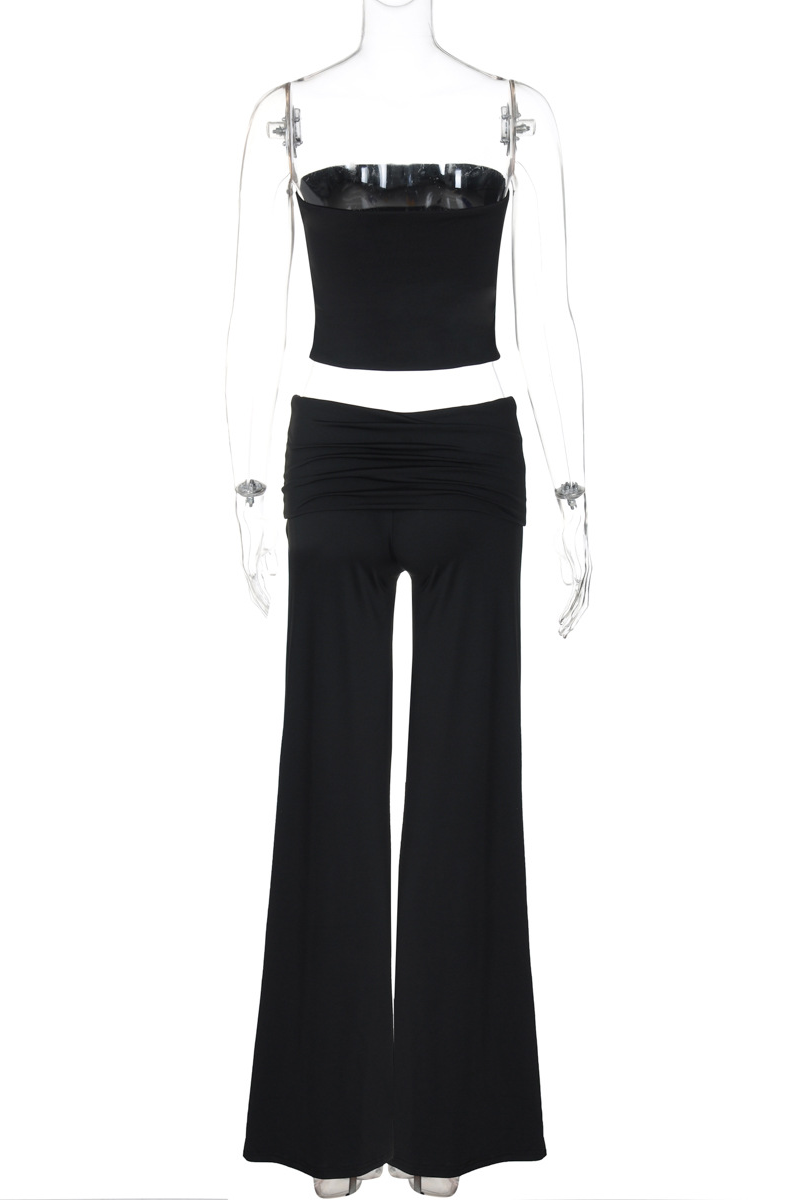 Effortlessly Elegant Garment with a Timeless Design