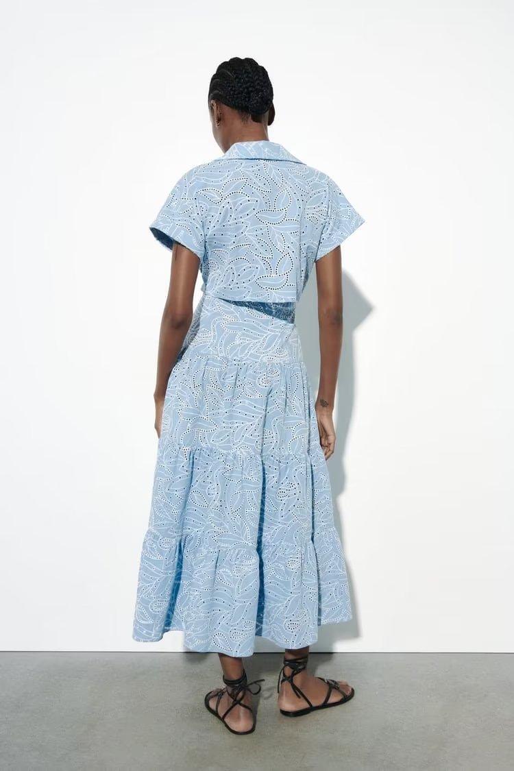 Effortlessly Elegant Dress with a Timeless Design