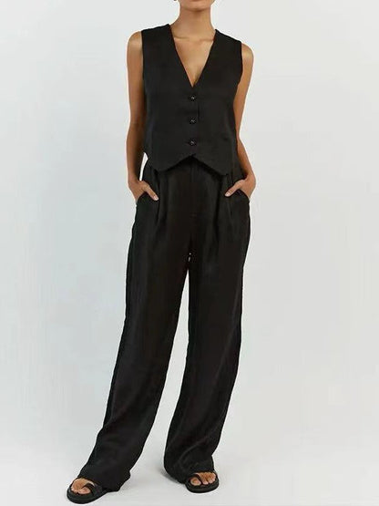 Effortlessly Elegant Pants with a Timeless Design