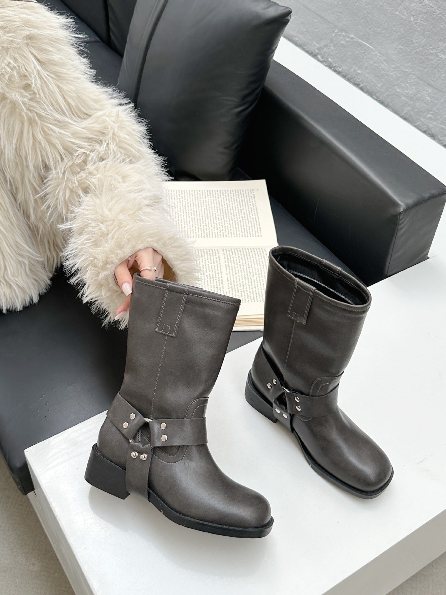 Well Tailored Boots with a Graceful Silhouette