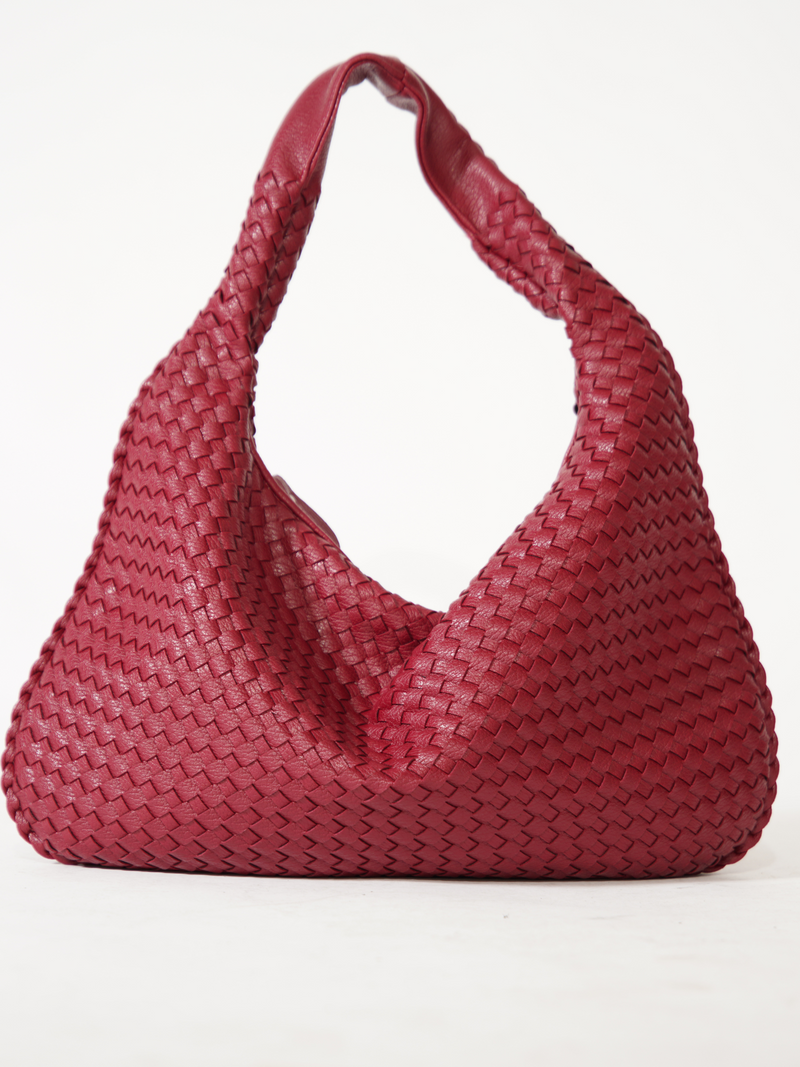Gracefully Styled Bag for Any Occasion