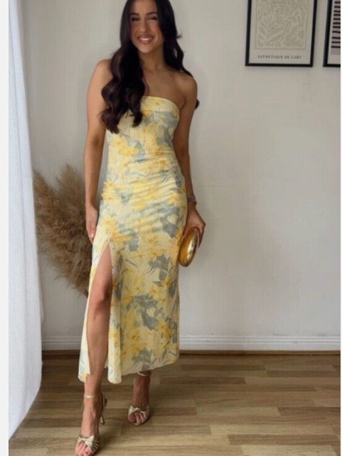 Well Tailored Dress with a Graceful Silhouette
