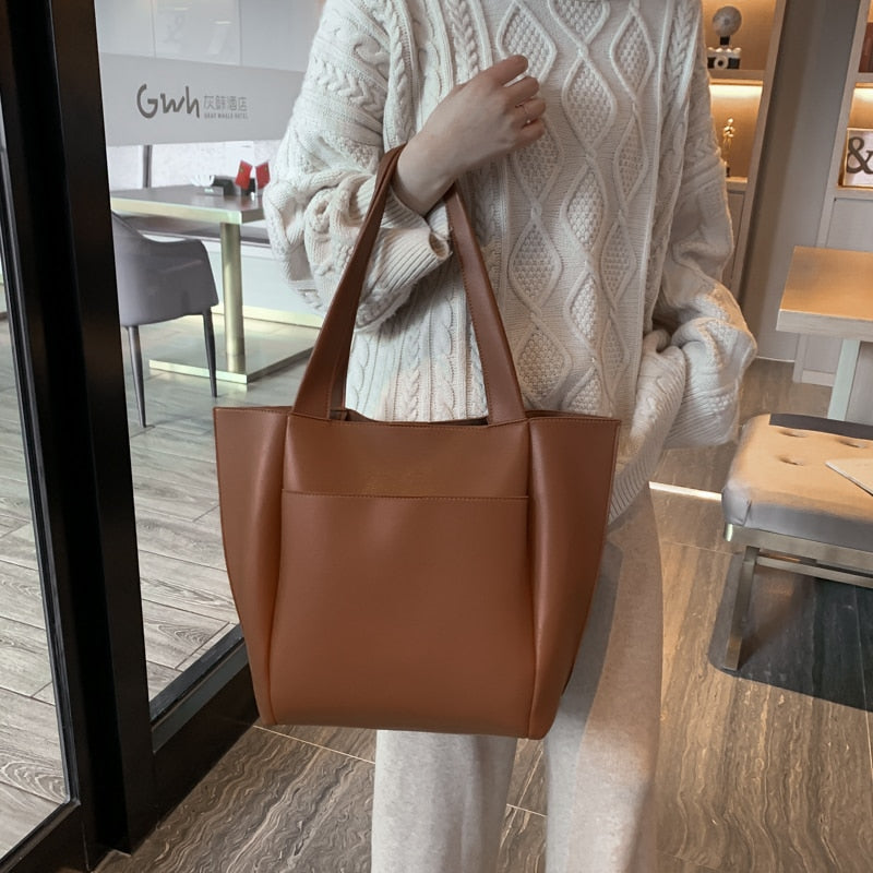 Beautifully Finished Bag in a Timeless Design