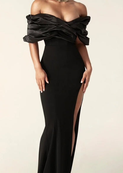 Effortlessly Elegant Garment with a Timeless Design