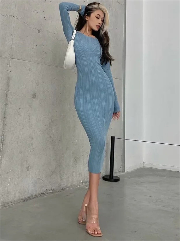 Beautifully Finished Dress in a Timeless Design