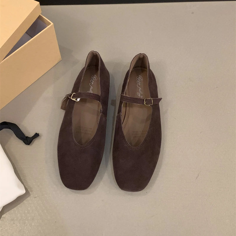 Classic Vintage Shoes with a Flattering Fit