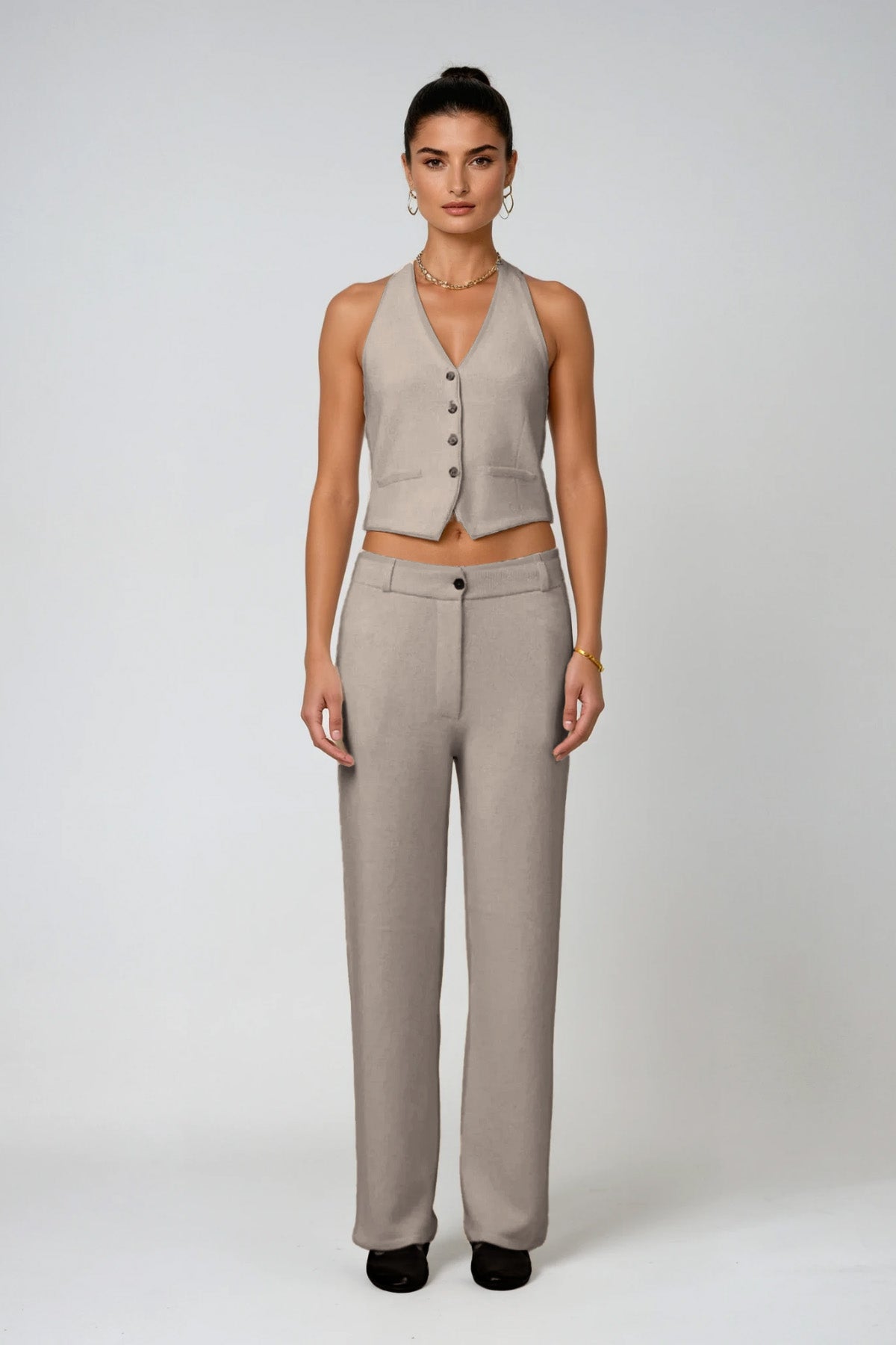 Well Tailored Pants with a Graceful Silhouette