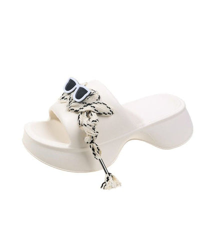 Effortlessly Elegant Sandals with a Timeless Design