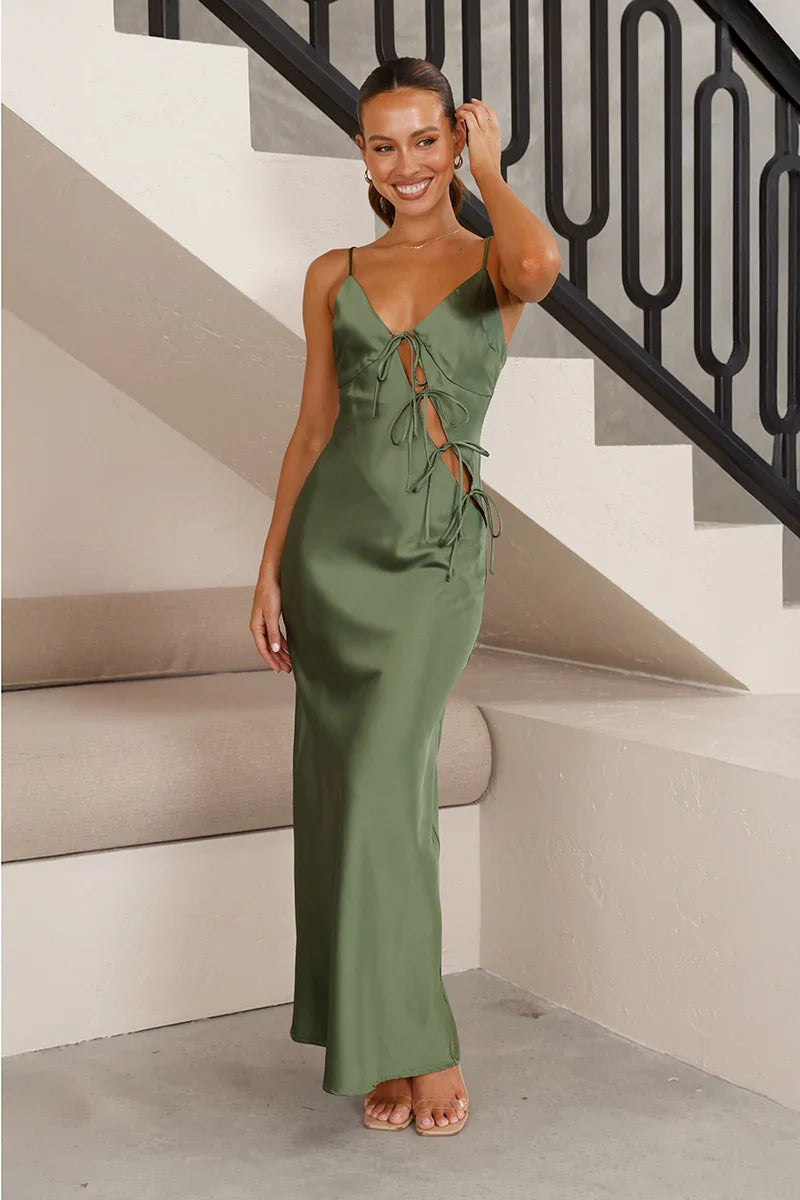 Gracefully Styled Dress for Any Occasion