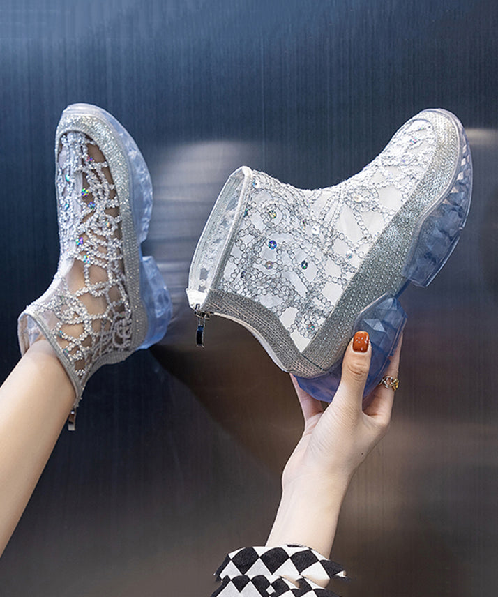 Effortlessly Elegant Boots with a Timeless Design