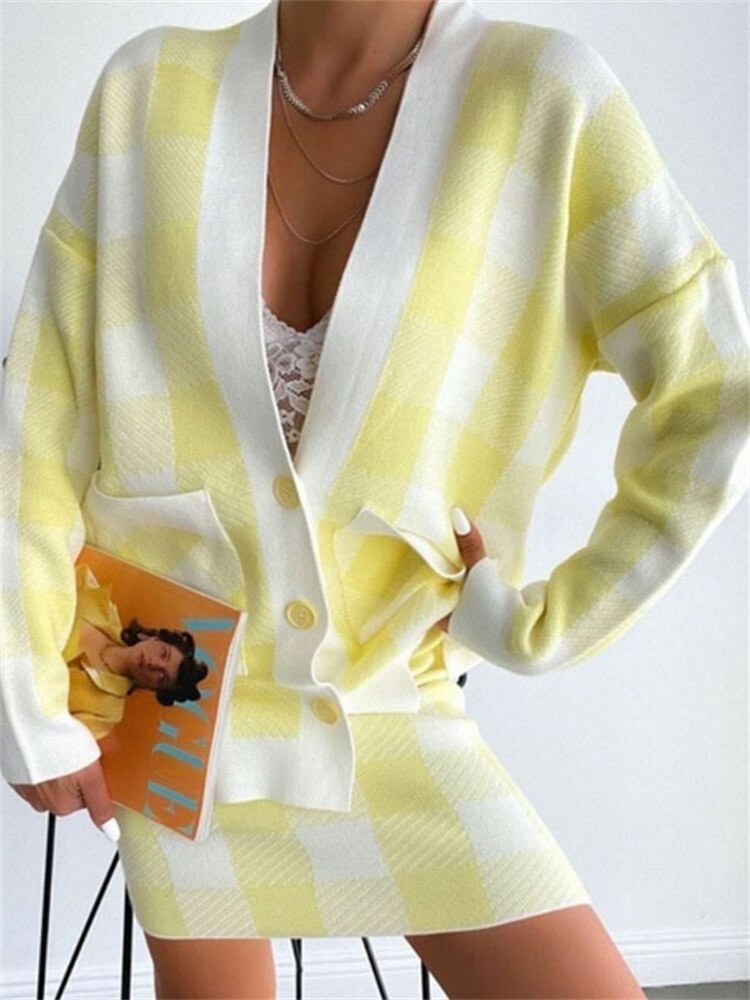 Well Tailored Cardigan with a Graceful Silhouette