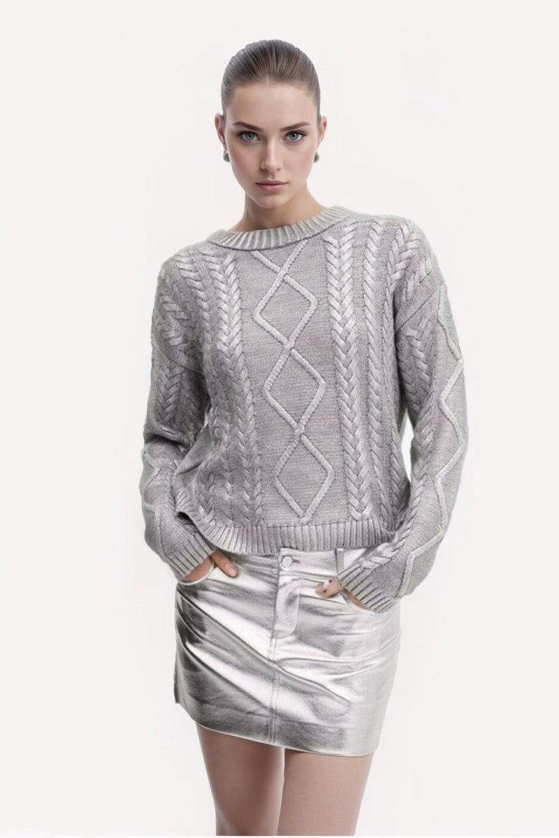 Well Tailored Sweater with a Graceful Silhouette