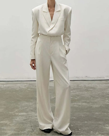 Well Tailored Trousers with a Graceful Silhouette