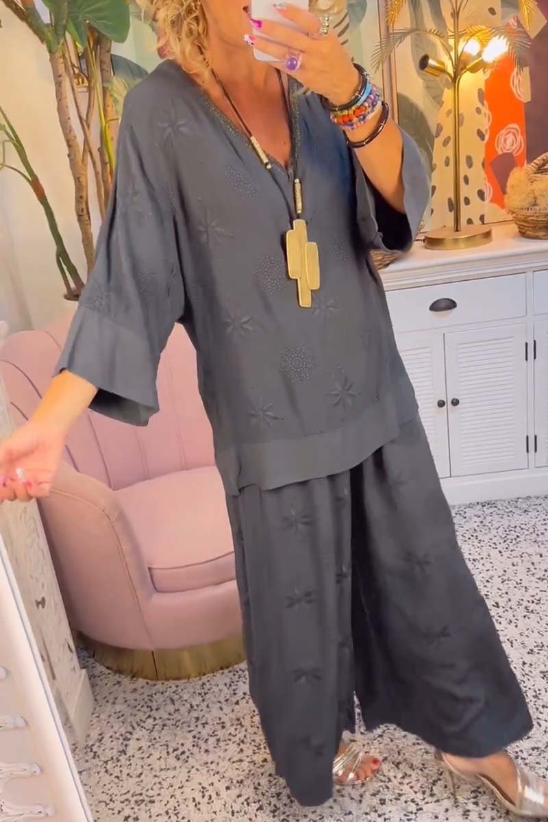 Effortlessly Elegant Garment with a Timeless Design