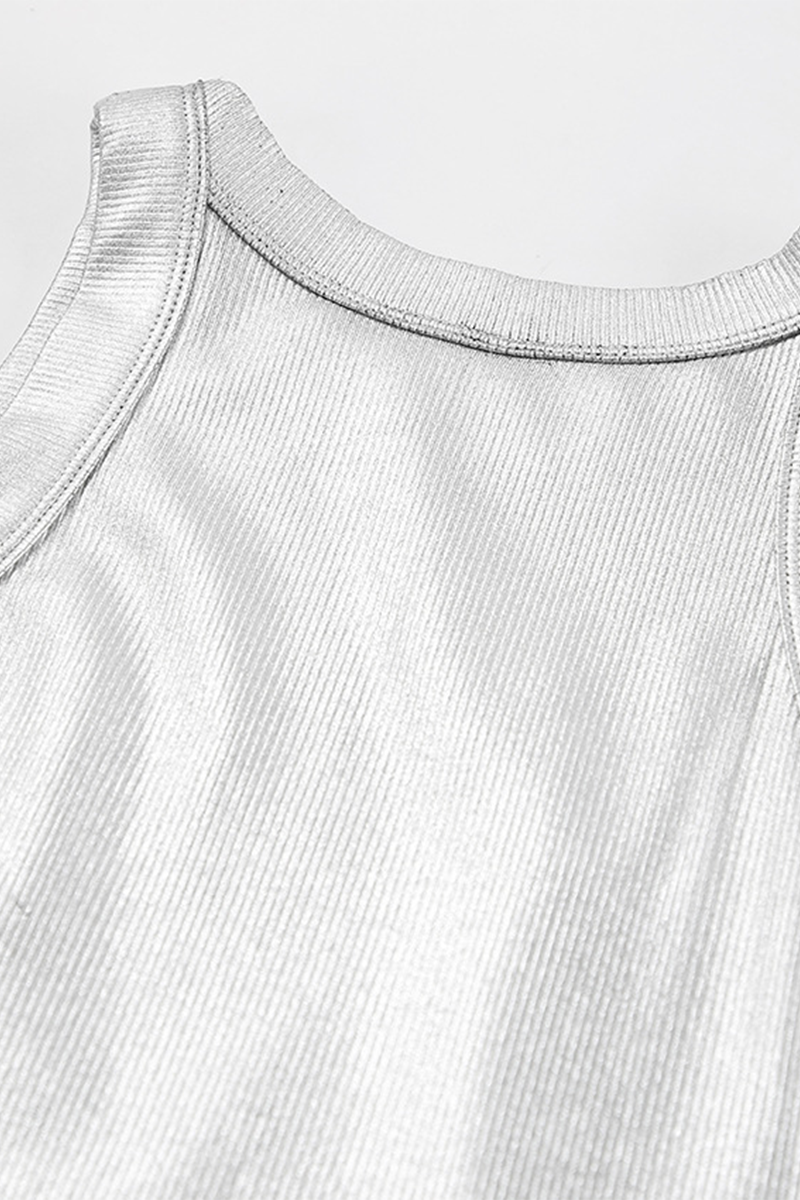 Well Tailored Top with a Graceful Silhouette