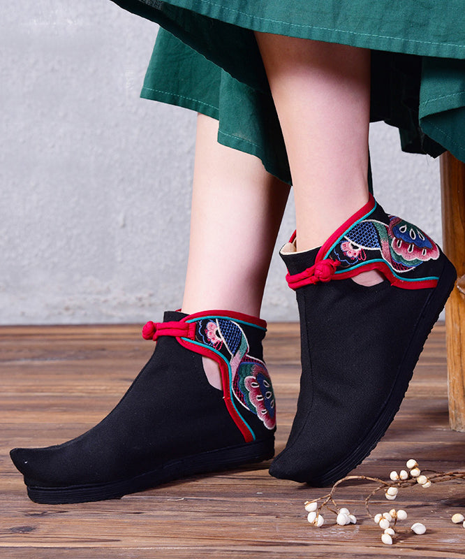 Well Tailored Shoes with a Graceful Silhouette