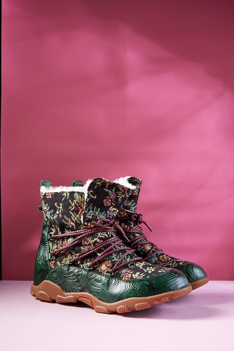 Beautifully Finished Boots in a Timeless Design
