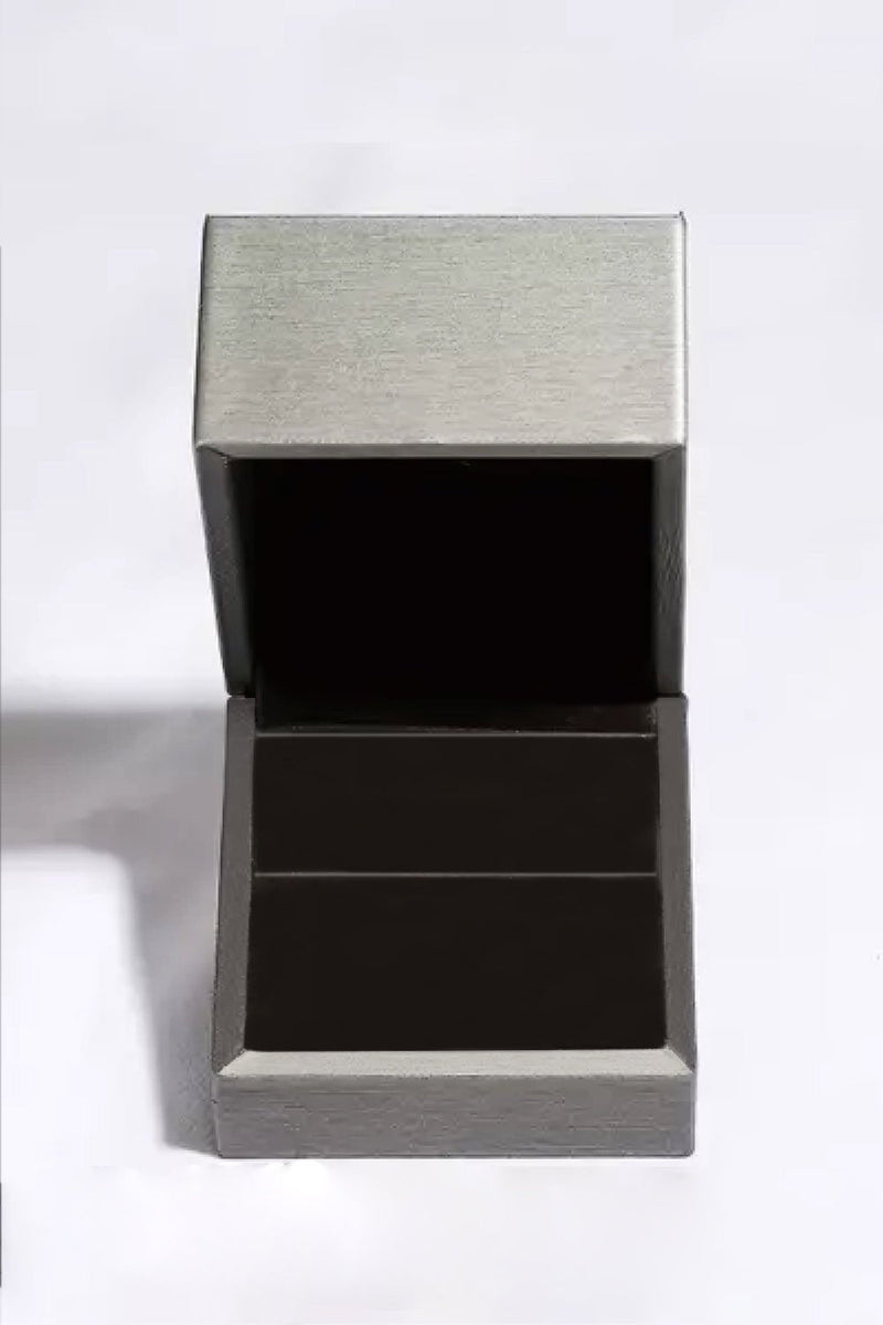 Beautifully Finished Garment in a Timeless Design