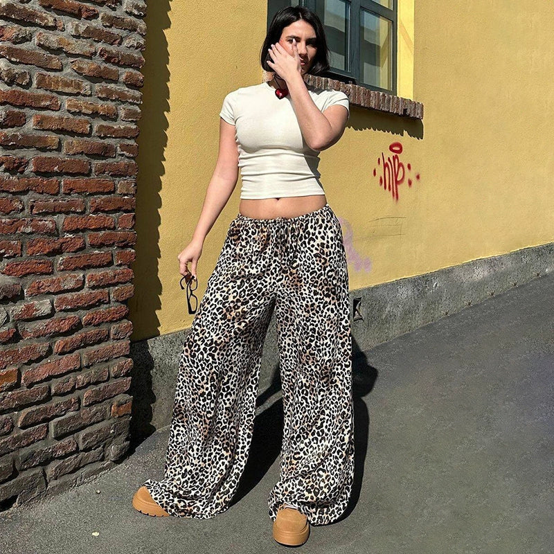 Well Tailored Pants with a Graceful Silhouette