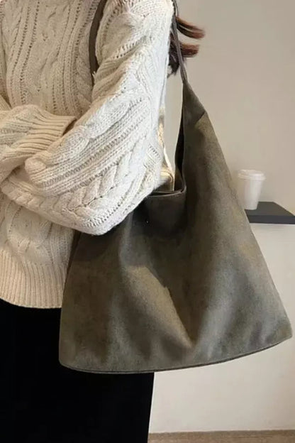 Gracefully Styled Bag for Any Occasion