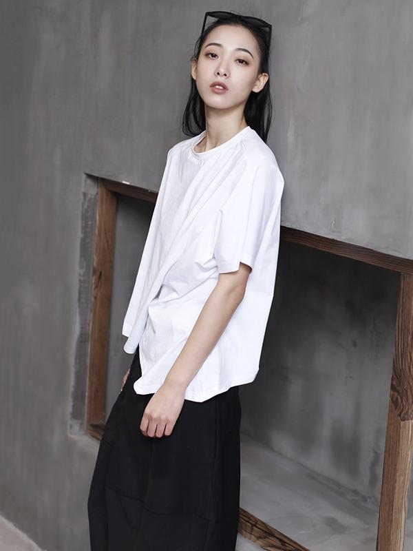 Beautifully Finished T-Shirt in a Timeless Design