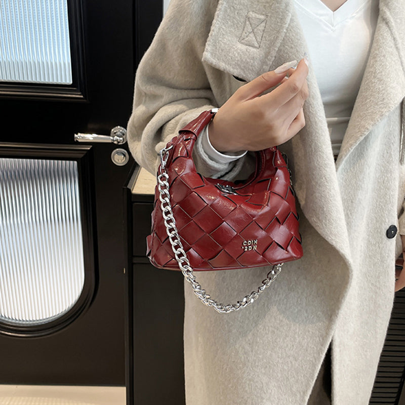 Gracefully Styled Bag for Any Occasion