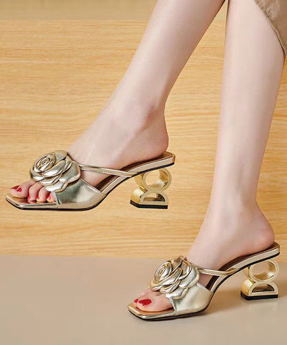 Effortlessly Elegant Sandals with a Timeless Design