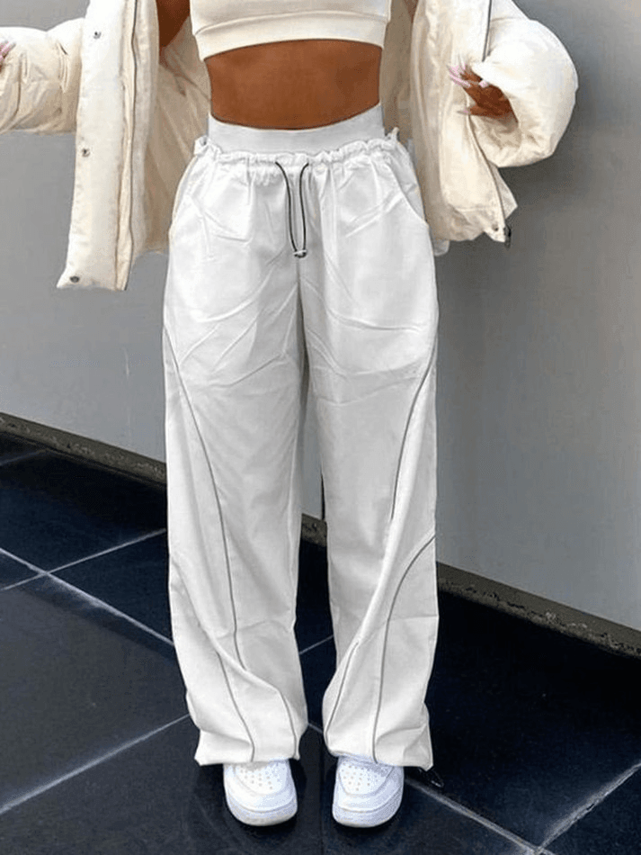 Effortlessly Elegant Pants with a Timeless Design