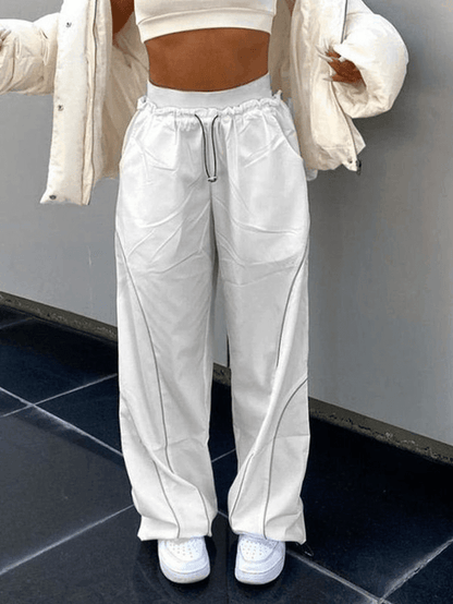 Effortlessly Elegant Pants with a Timeless Design