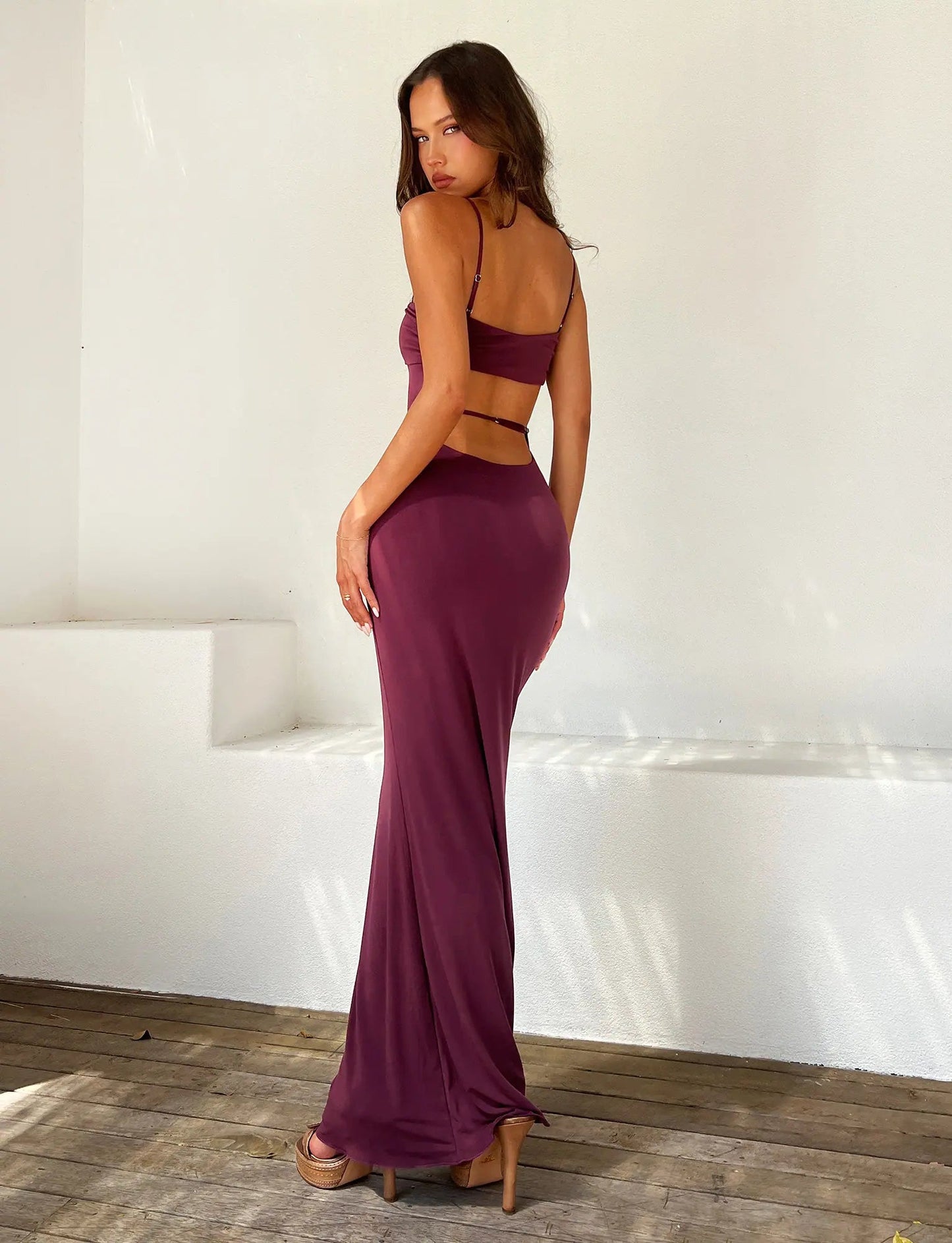Beautifully Finished Dress in a Timeless Design