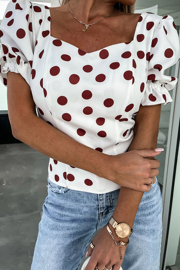 Well Tailored Top with a Graceful Silhouette