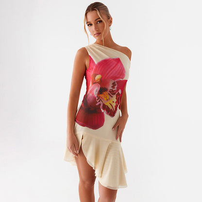 Beautifully Finished Dress in a Timeless Design