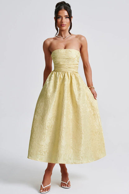 Well Tailored Dress with a Graceful Silhouette