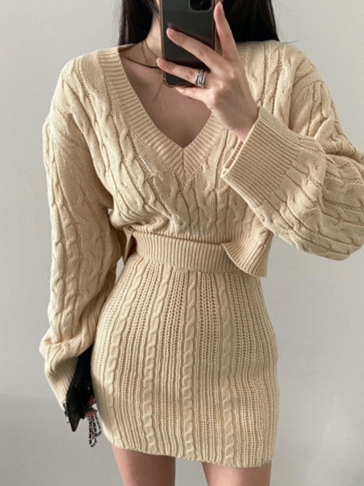Effortlessly Elegant Sweater with a Timeless Design