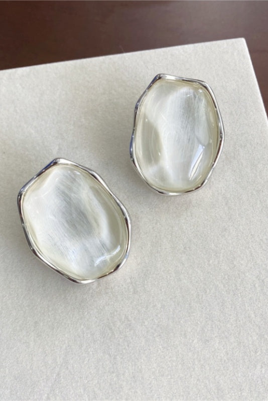 Sophisticated Garment with a Clean Classic Look