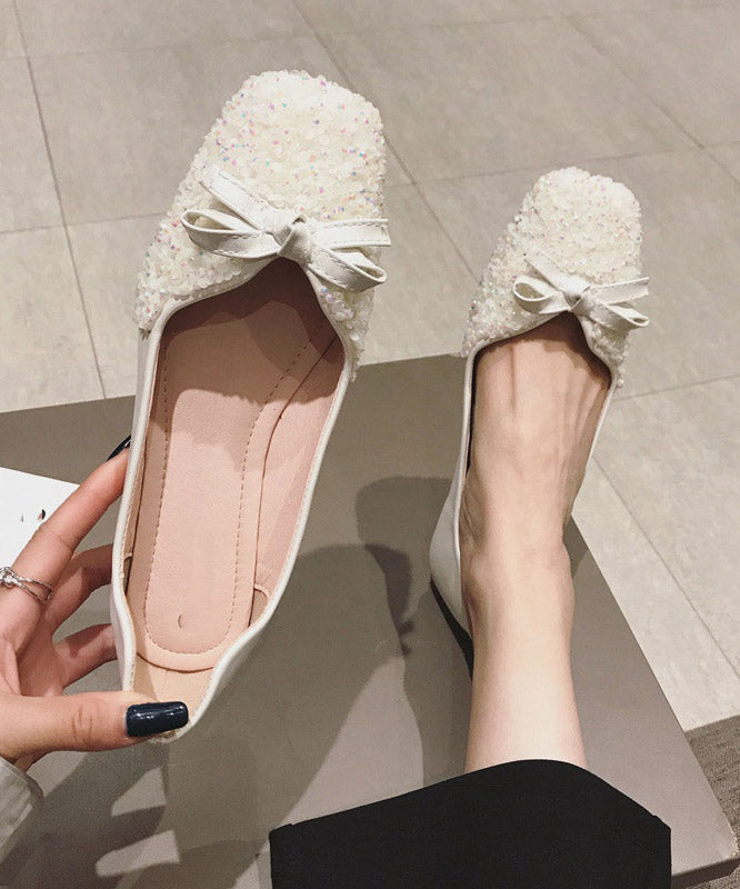Effortlessly Elegant Shoes with a Timeless Design