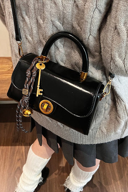 Polished Bag with an Effortless Classic Look