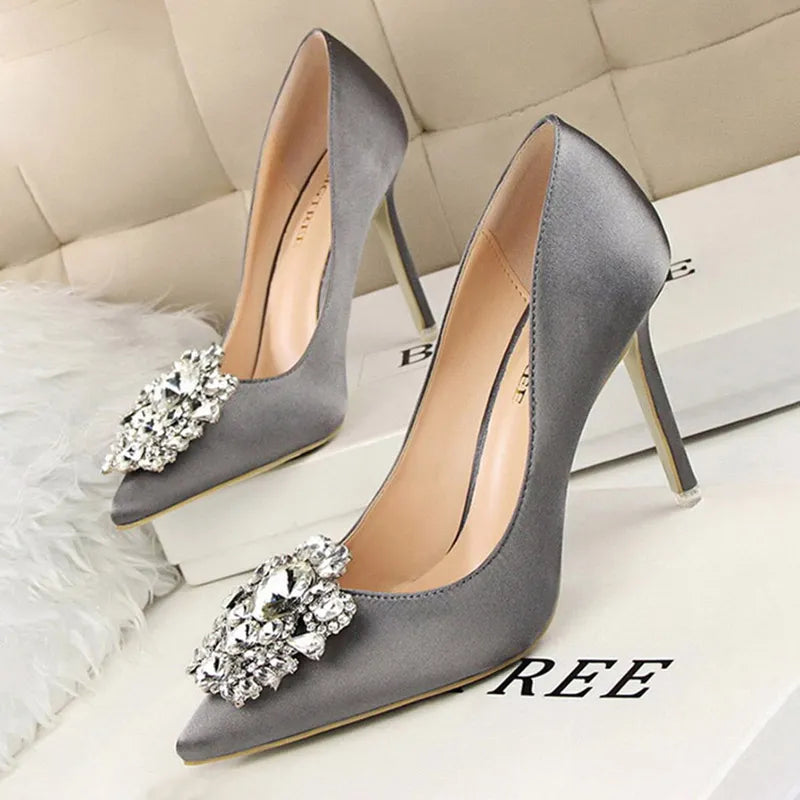 Polished Heels with an Effortless Classic Look