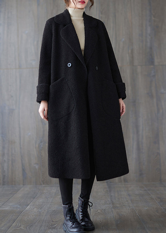 Beautifully Finished Coat in a Timeless Design