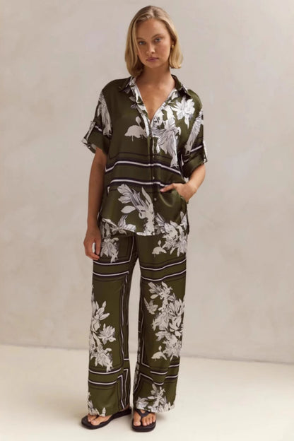 Effortlessly Elegant Cardigan with a Timeless Design