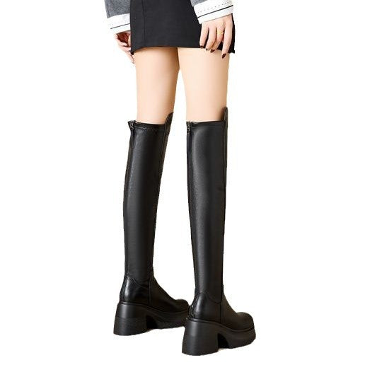 Effortlessly Elegant Boots with a Timeless Design