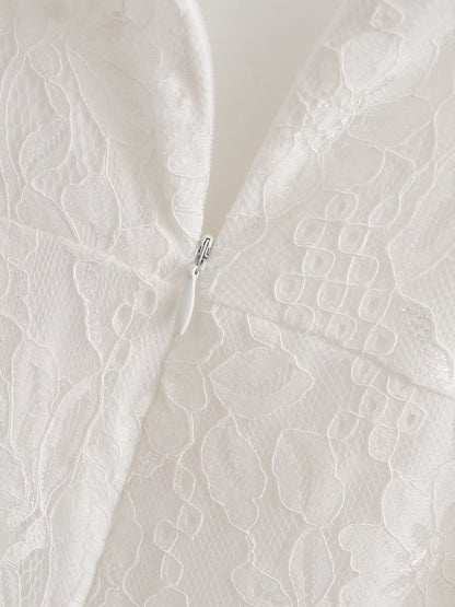 Effortlessly Elegant Dress with a Timeless Design