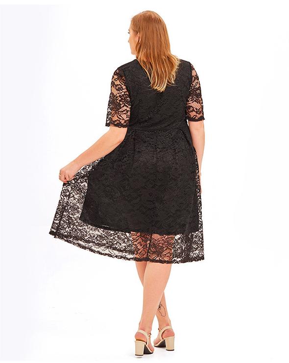 Well Tailored Dress with a Graceful Silhouette