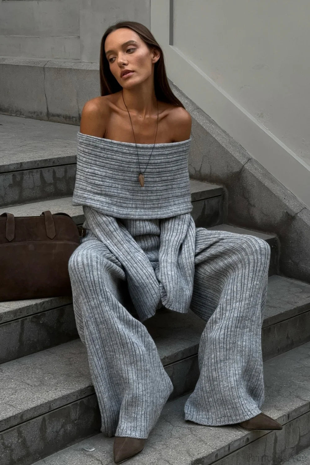 Effortlessly Elegant Pants with a Timeless Design