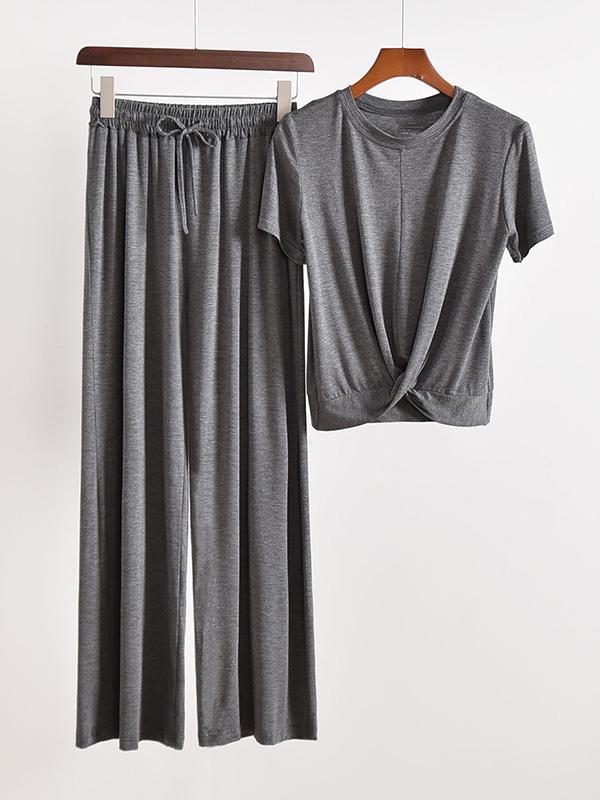 Effortlessly Elegant T-Shirt with a Timeless Design