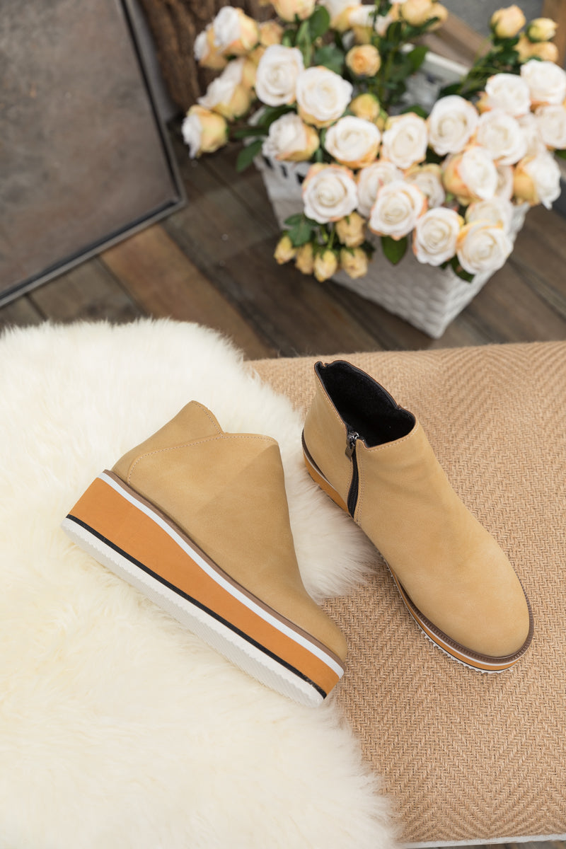 Beautifully Finished Boots in a Timeless Design